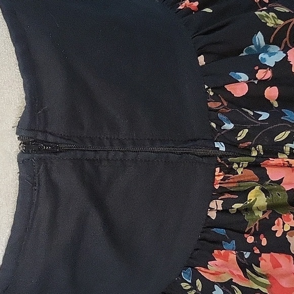 Wet Seal Floral Lined Hidden Back Zip Adjustable Strap Cotton Sundress - Size M - Picture 8 of 12